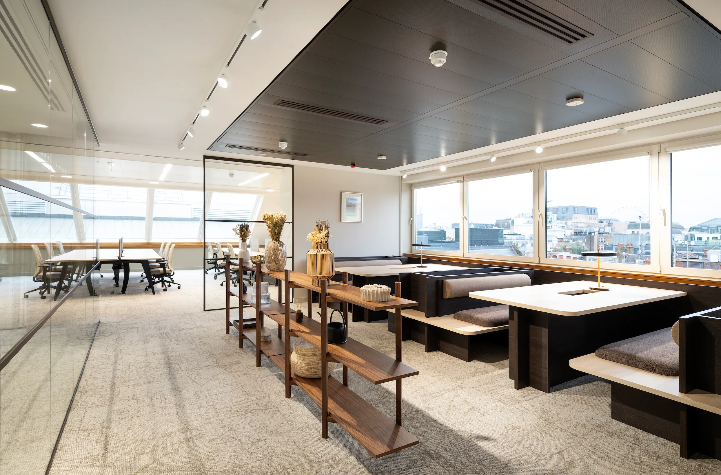 Golden House, office interior by TSI Workspace, photo 1