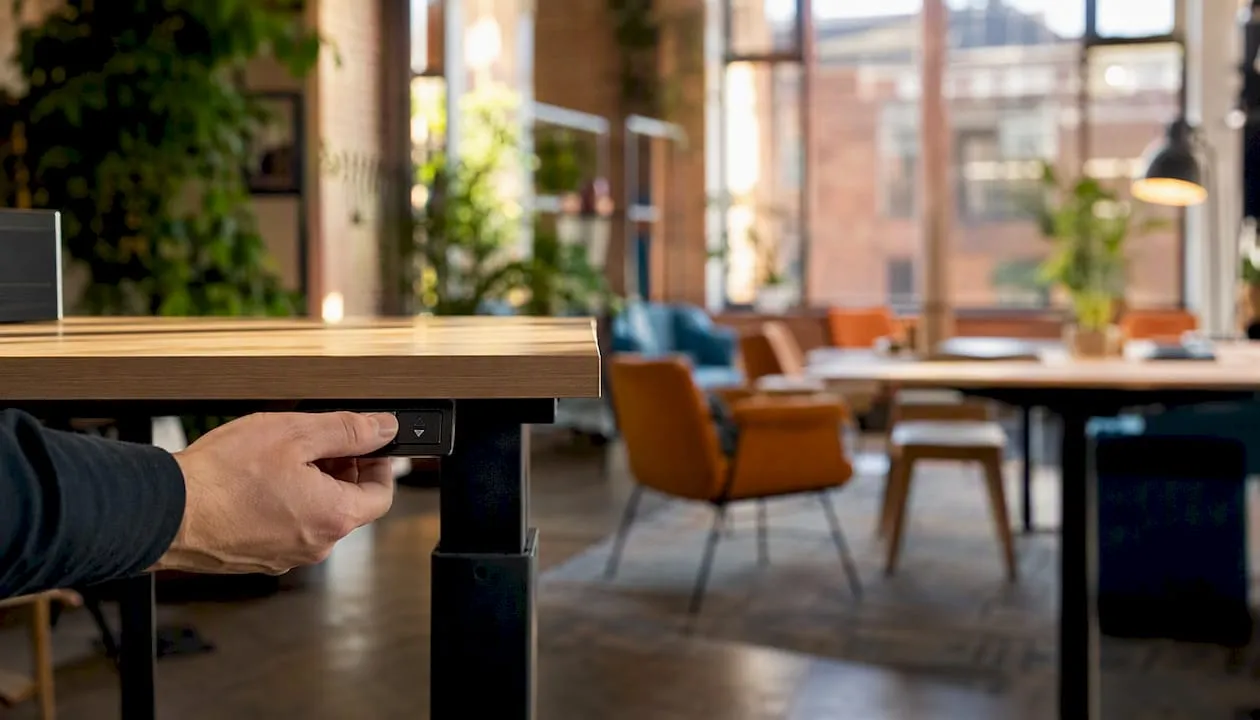 Hybrid office desk ratios: the UK planning guide
