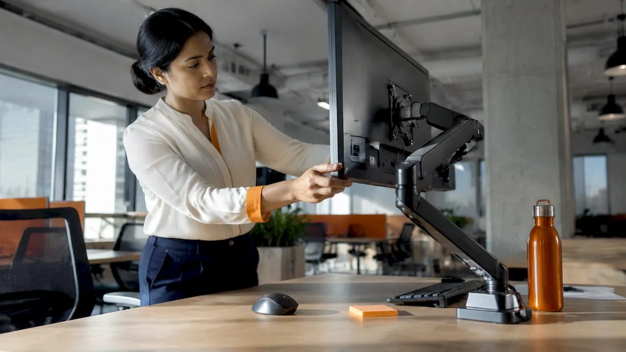 Why adjustable monitor solutions improve office productivity