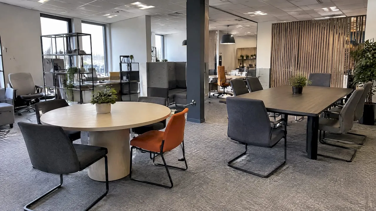 Avoid Fit Out Delays: HSE Aligned Round vs Rectangular Tables
