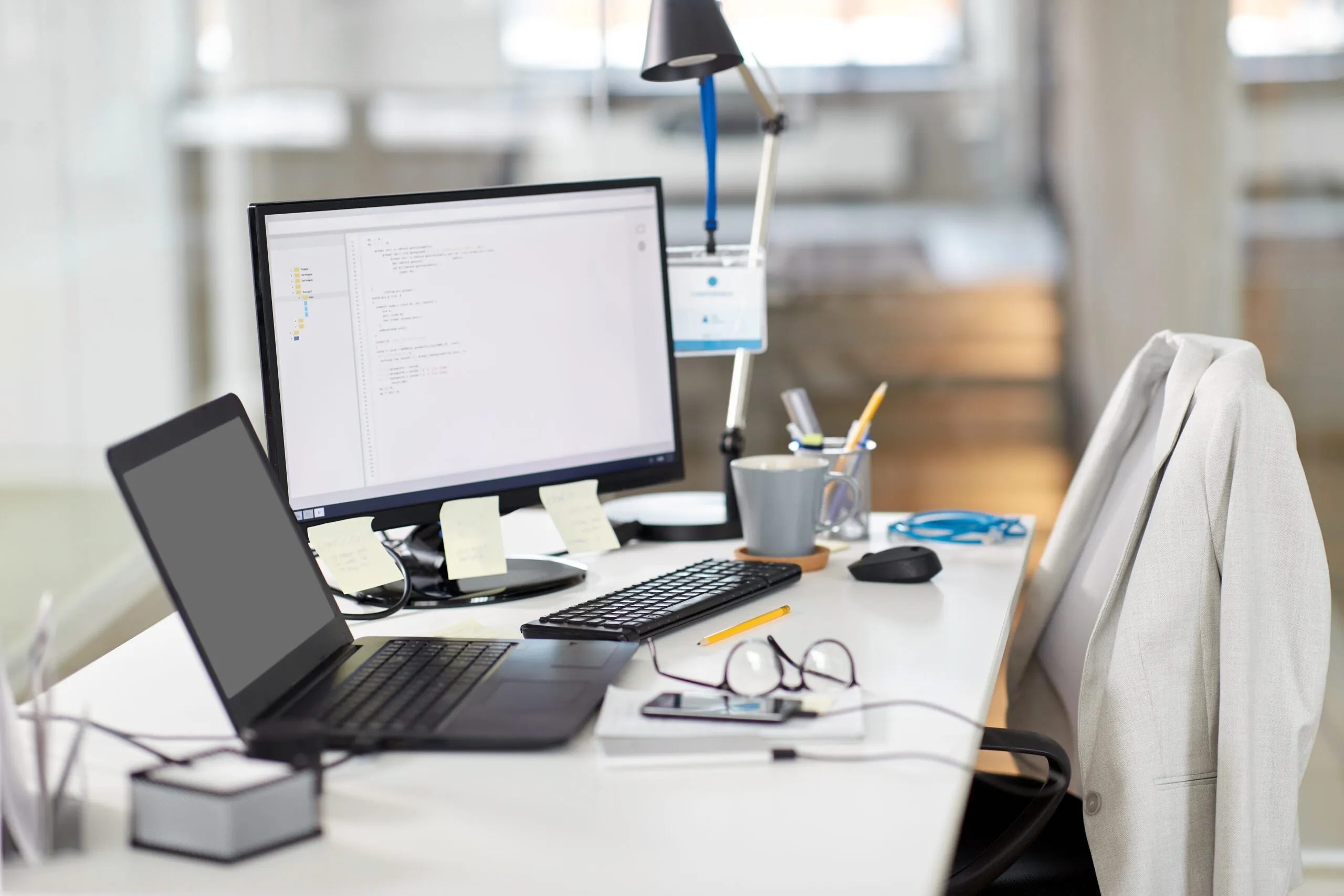 How to Choose the Perfect Office Desk: Size, Shape &amp; Features